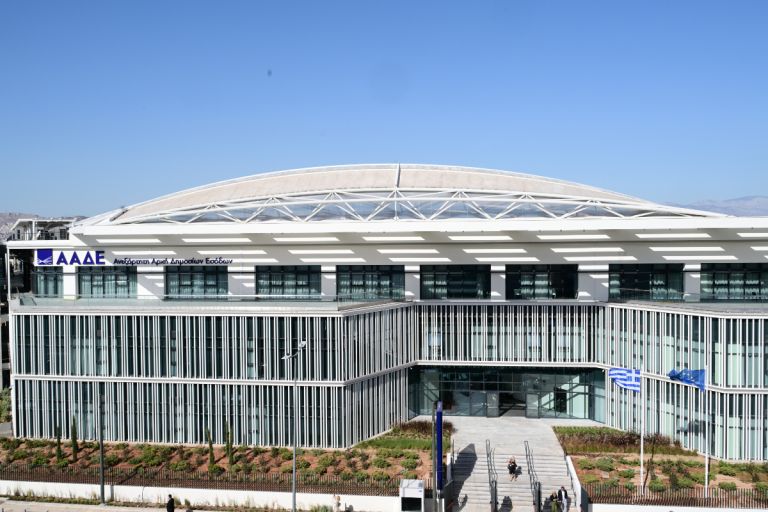 ΑΑΔΕ: Τέλος στα εικονικά τιμολόγια – Υποχρεωτική η ηλεκτρονική τιμολόγηση και ριζική αλλαγή στις επιχειρήσεις