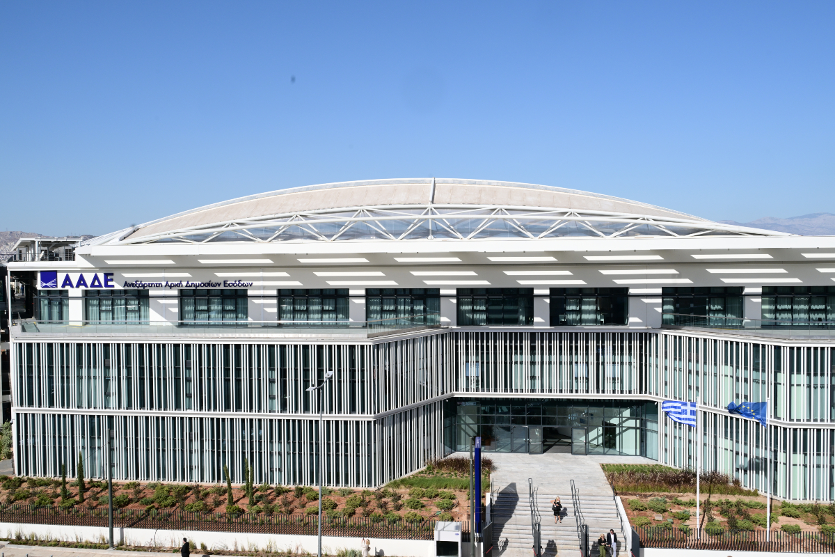 ΑΑΔΕ: Τέλος στα εικονικά τιμολόγια – Υποχρεωτική η ηλεκτρονική τιμολόγηση και ριζική αλλαγή στις επιχειρήσεις