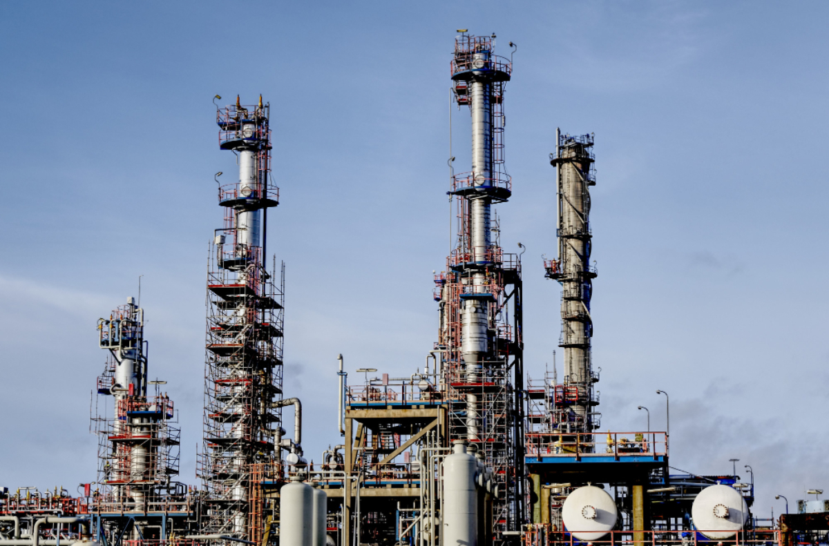 AXIA – Alpha Finance: «Ισχυρό» δ’ τρίμηνο για HELLENiQ ENERGY – EBITDA πάνω από 1,1 δισ. το 2025