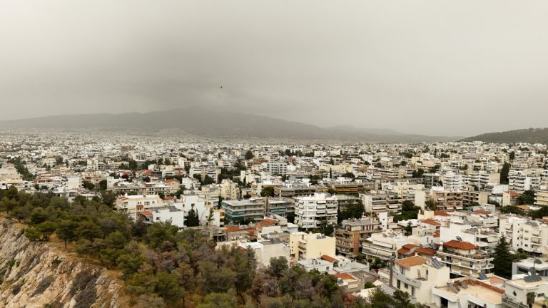 Αφρικανική σκόνη «σκεπάζει» τη χώρα το Σαββατοκύριακο – Στο «κόκκινο» η Αθήνα