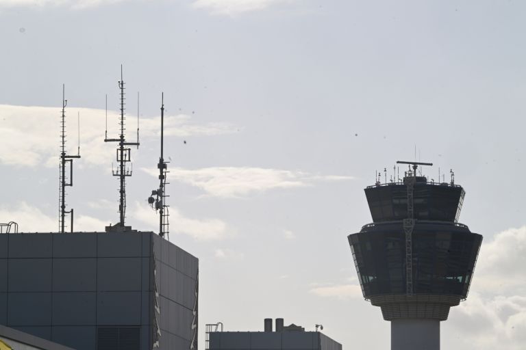 Τραγωδία στο «Ελευθέριος Βενιζέλος»: Νεκρή 67χρονη στην αποβίβαση από πτήση Κεφαλονιάς