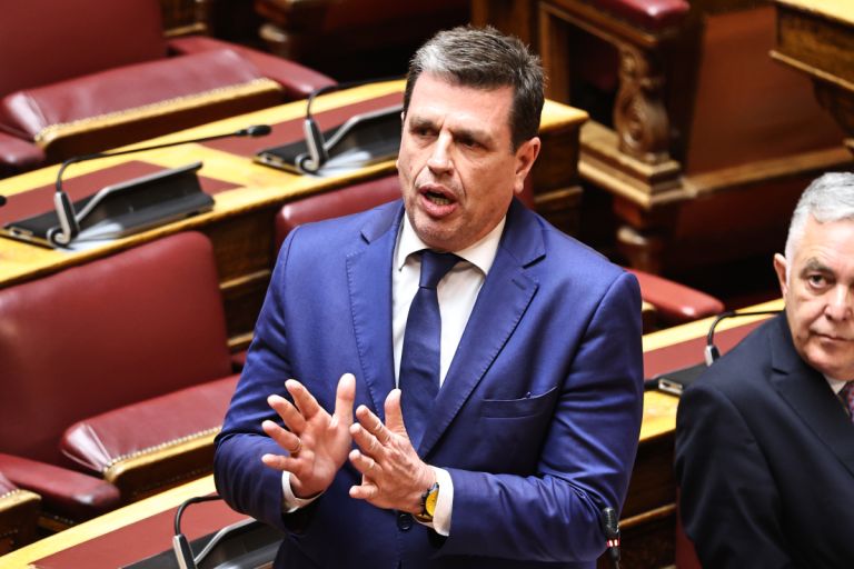 Ένταση στη Βουλή για τη Χίο: Μετωπική Καιρίδη–Βελόπουλου και «φωτιά» στη συζήτηση για τη μετανάστευση