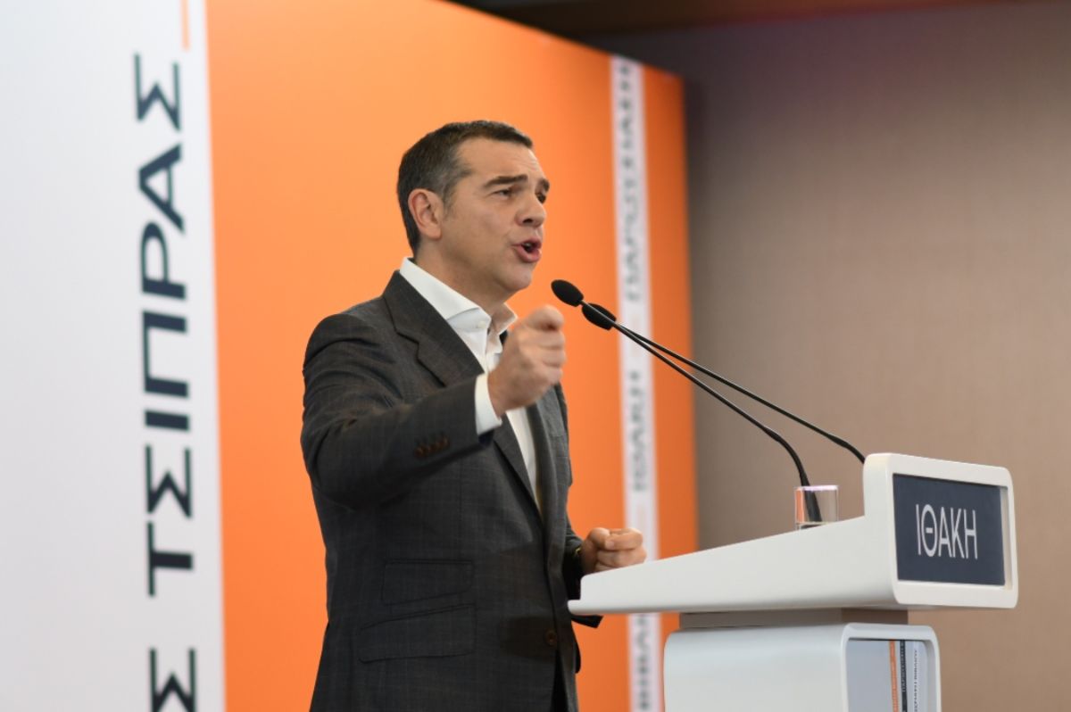 Ο Τσίπρας στα Γιάννενα: Προσέλκυση ΠΑΣΟΚ και «πράσινων» στελεχών με το βιβλίο Ιθάκη