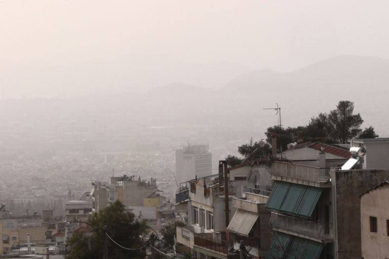 Αφρικανική σκόνη 15/2: Ακραία PM10 στην Κρήτη, θολούρα σε μεγάλο μέρος της χώρας