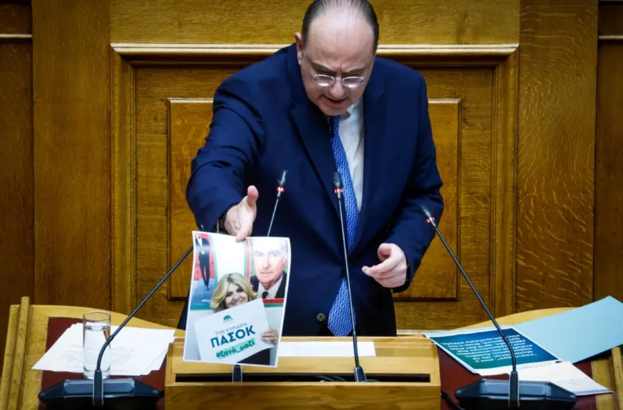 Νέα… πολιτική «επίθεση» από ΝΔ στο ΠΑΣΟΚ – Μαρινάκης, Ανδρουλάκης και οι σκιές του ΟΠΕΚΑ