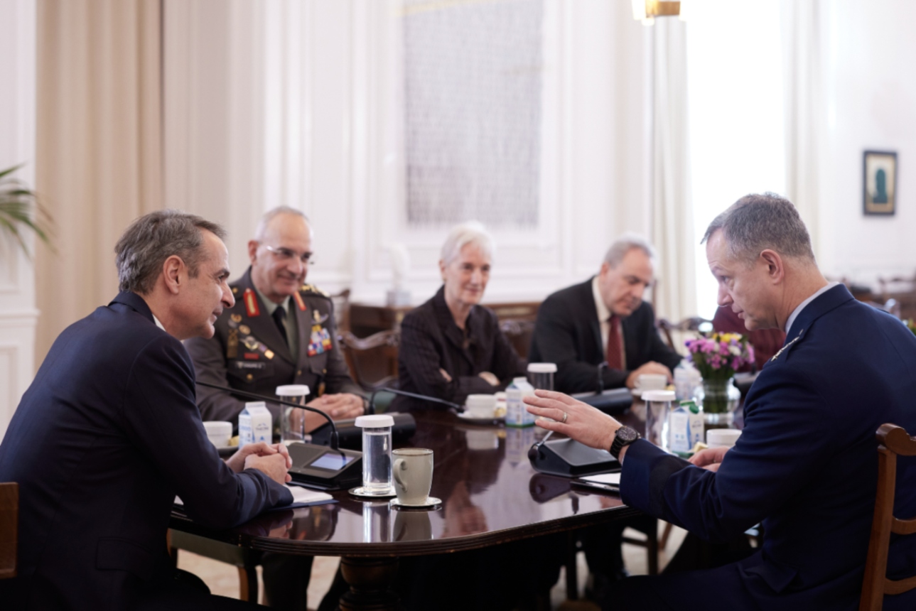 Συνάντηση Δένδια-Μητσοτάκη με τον ευρωπαίο Ανώτατο Διοικητή του ΝΑΤΟ