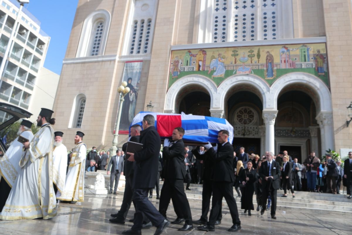 Το τελευταίο αντίο στην Ελένη Γλύκατζη-Αρβελέρ: Συγκίνηση στην κηδεία – Ο επικήδειος του πρωθυπουργού