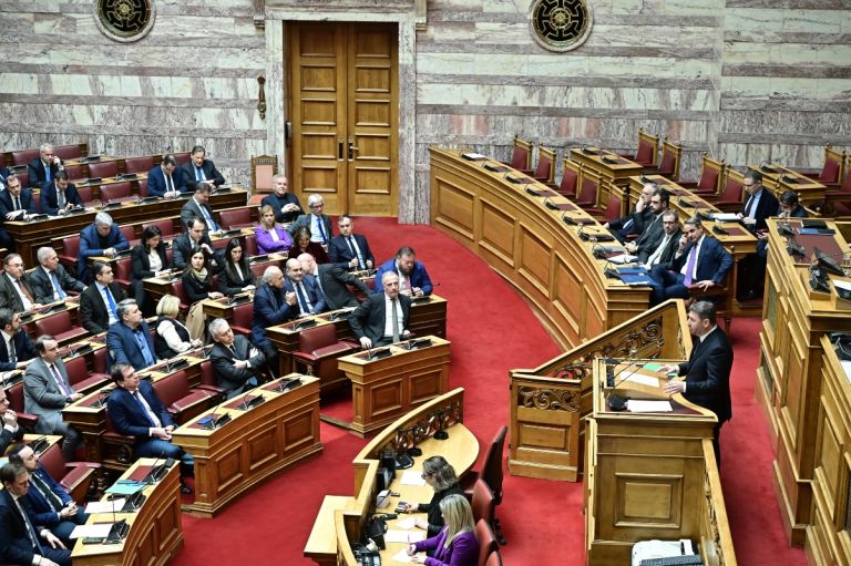 Μητσοτάκης – Ανδρουλάκης: Η «ενεργειακή μάχη» που βάζει φωτιά στο πολιτικό σκηνικό