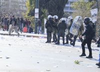 Τέμπη: Ένταση και επεισόδια στο Σύνταγμα [vid]