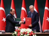 Στην Αίγυπτο ο Ερντογάν – Τι θα συζητήσει με Σίσι και γιατί ενδιαφέρει την Ελλάδα