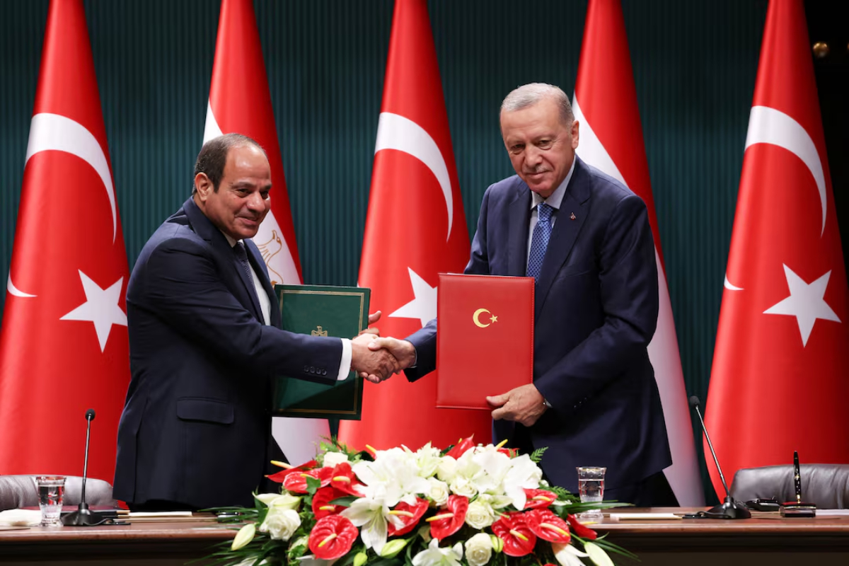 Στην Αίγυπτο ο Ερντογάν – Τι θα συζητήσει με Σίσι και γιατί ενδιαφέρει την Ελλάδα