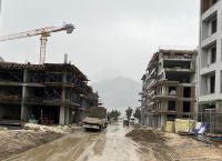 Τρία χρόνια μετά τον διπλό σεισμό στην Τουρκία: Υποσχέσεις ανοικοδόμησης, πληγές που μένουν