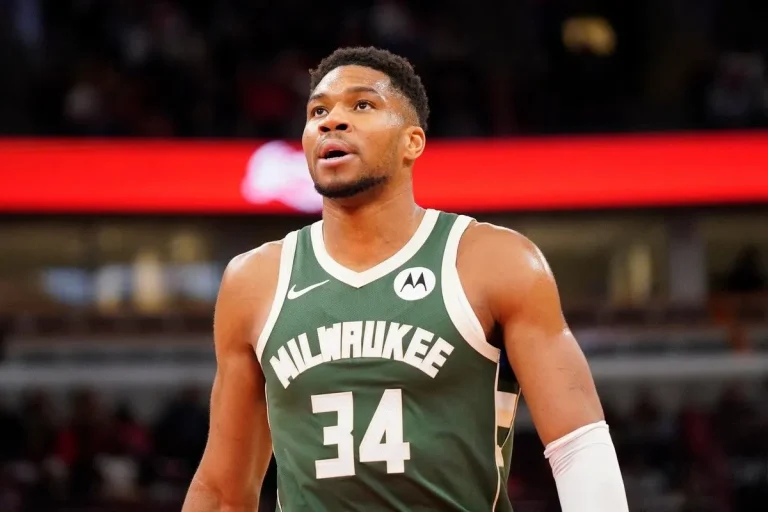 Γιάννης Αντετοκούνμπο για Μπακς: «Θέλω να είμαι εδώ, αλλά να είμαι εδώ και να κερδίζω»