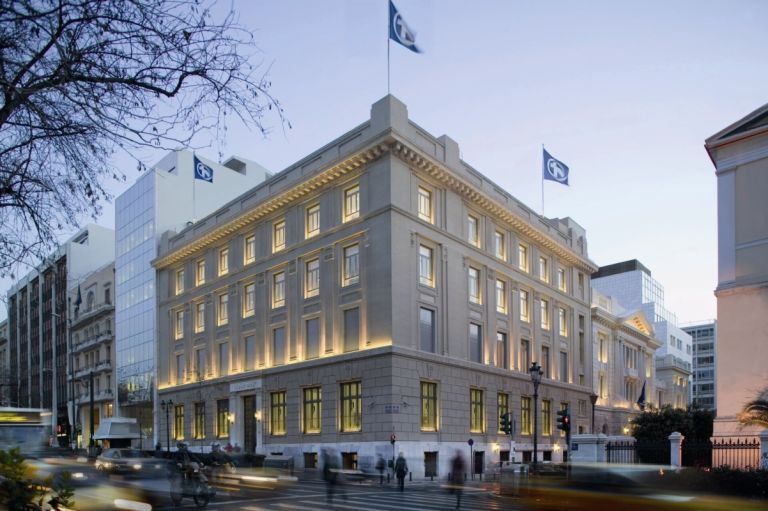 Το παράδοξο της ελληνικής στέγης: Γερασμένα σπίτια, άδεια ακίνητα και ρεκόρ κόστους