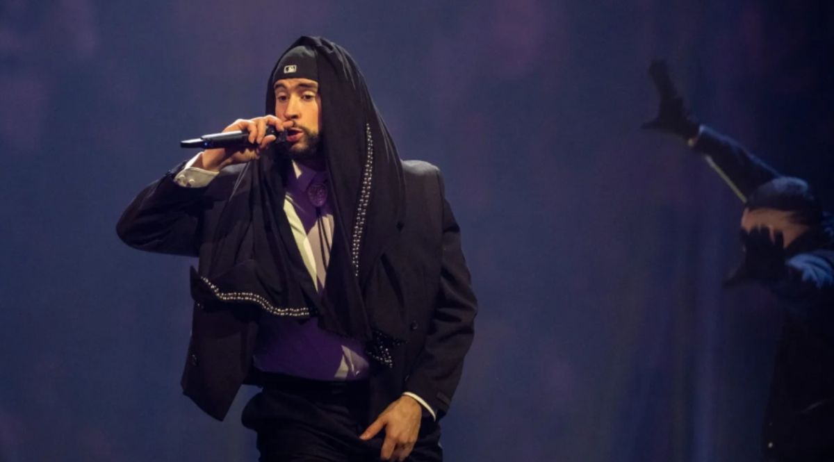 Ισπανικά καταλαμβάνουν το Super Bowl: Bad Bunny, κρίση ταυτότητας και οι αμφιλεγόμενες επιδρομές του ICE