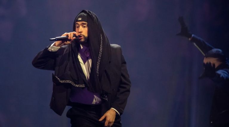 Ισπανικά καταλαμβάνουν το Super Bowl: Bad Bunny, κρίση ταυτότητας και οι αμφιλεγόμενες επιδρομές του ICE