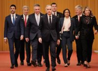 Καναδάς ανάμεσα σε ΗΠΑ και Κίνα: Το νέο γεωπολιτικό σταυροδρόμι που ανατρέπει ισορροπίες