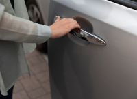 Κίνα: «Τέλος» στις κρυφές λαβές των EV – Ο νέος κανόνας που αλλάζει τον σχεδιασμό αυτοκινήτων