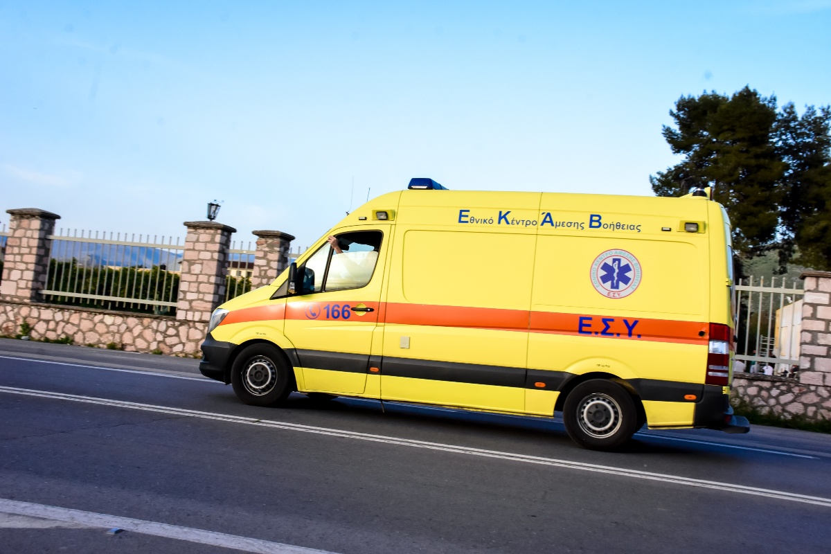 Θεσσαλονίκη: Χειροπέδες σε οδηγό ασθενοφόρου που εντοπίστηκε μεθυσμένος στο Καλοχώρι