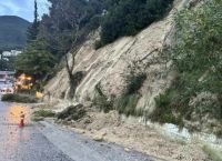 Ήπειρος στο «κόκκινο»: Κατολισθήσεις κόβουν στα δύο δρόμους σε Πρέβεζα–Πάργα