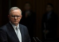 Αλμπανέζι στηρίζει αποκλεισμό Άντριου από διαδοχή: «Η Αυστραλία θα δεχόταν κάθε πρόταση»