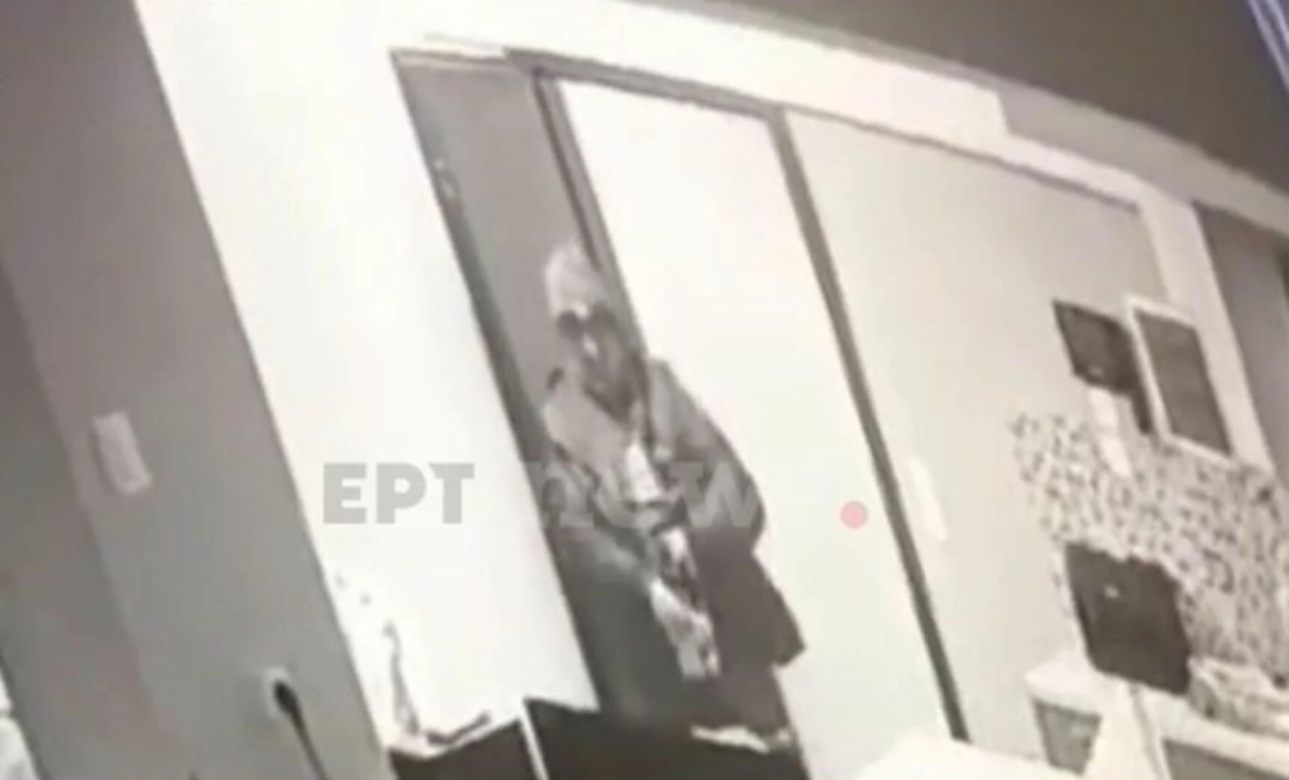 Κυψέλη: Βίντεο από τη στιγμή που ο 64χρονος έρχεται αντιμέτωπος με τη μητέρα των κοριτσιών