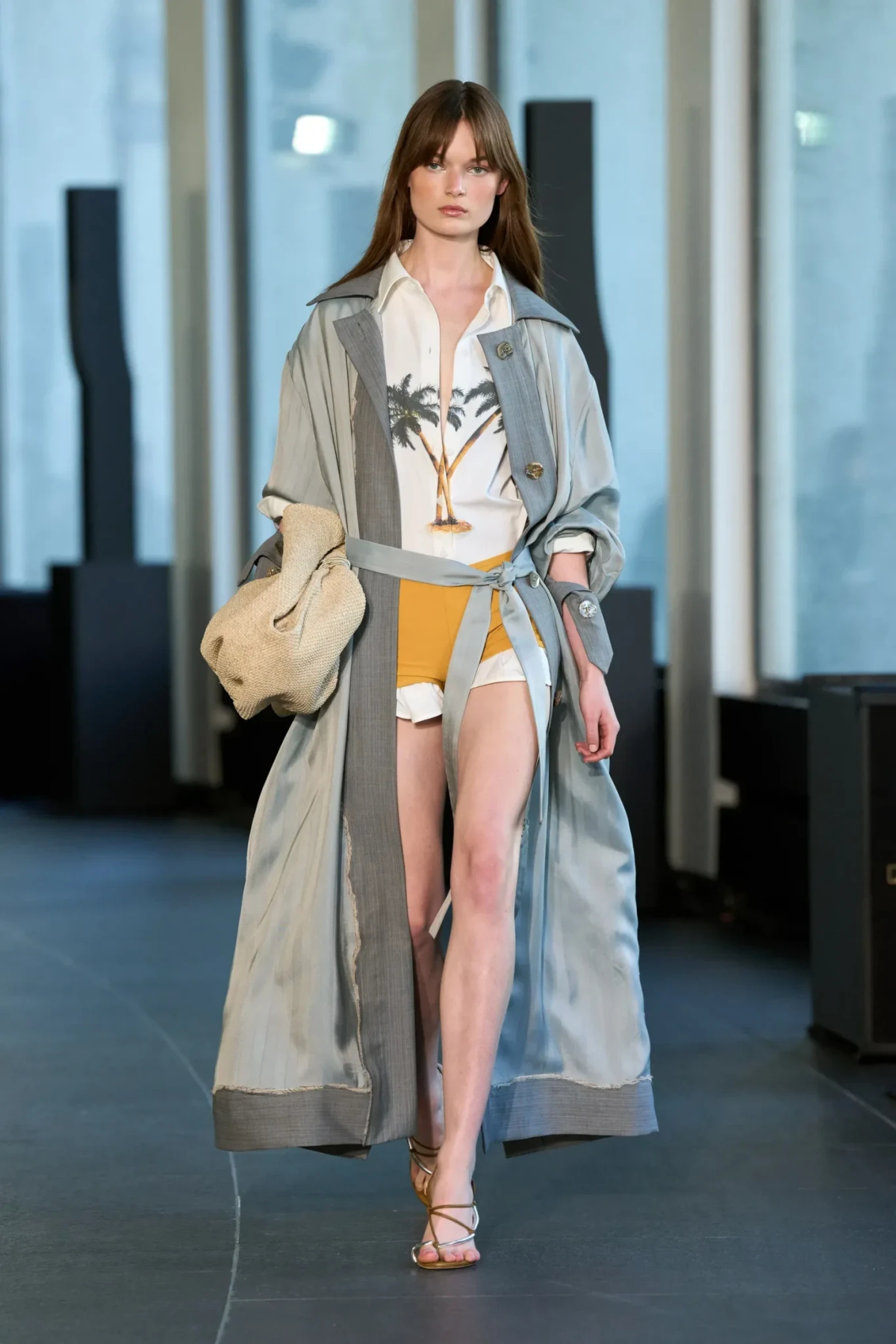 Οι καμπαρντίνες της Άνοιξης 2026: Το trench επιστρέφει πιο «statement» από ποτέ