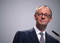 Merz προειδοποιεί για «βαθύ χάσμα» ΗΠΑ–Ευρώπης και ζητά νέο reset εμπιστοσύνης