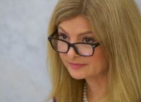 ΗΠΑ: Η Λίζα Μπλουμ ξεσκεπάζει το δίκτυο ισχύος πίσω από τον Τζέφρι Έπσταϊν