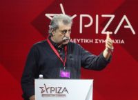 Ο Πολάκης προκαλεί: ΣΥΡΙΖΑ και ΚΚΕ να αγοράσουν τις φωτογραφίες των 200 ηρώων