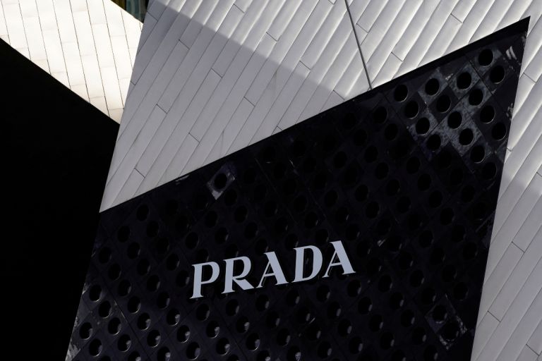 Prada: Από μια βιτρίνα στη Galleria στο πιο «ήσυχο» luxury brand δισεκατομμυρίων