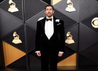 Grammy 2026: «Δεν είμαστε ζώα, είμαστε άνθρωποι και είμαστε Αμερικανοί» – Ο Bad Bunny ξέσπασε κατά της ICE