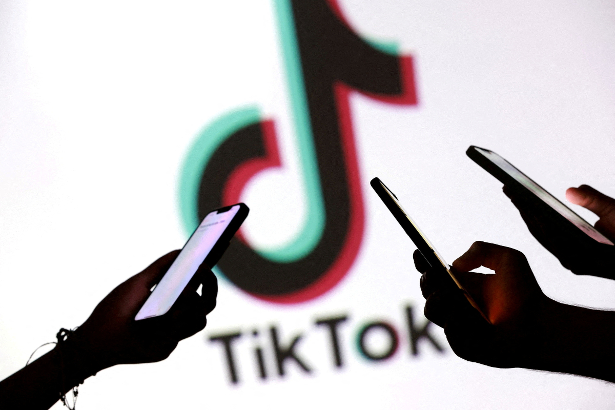 TikTok στις ΗΠΑ: Η επιστροφή μετά το ιδιοκτησιακό σοκ, οι «ρωγμές» εμπιστοσύνης και η μάχη για τα δεδομένα