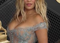 Grammys 2026: Οι red carpet εμφανίσεις που έκλεψαν την παράσταση στο κόκκινο χαλί