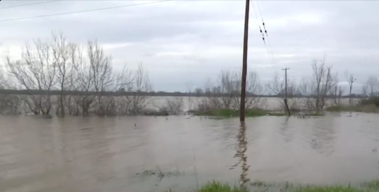 Έβρος: «Πνίγηκαν» 60.000 στρέμματα στο Σουφλί – Έσπασαν αναχώματα, μάχη για τους οικισμούς