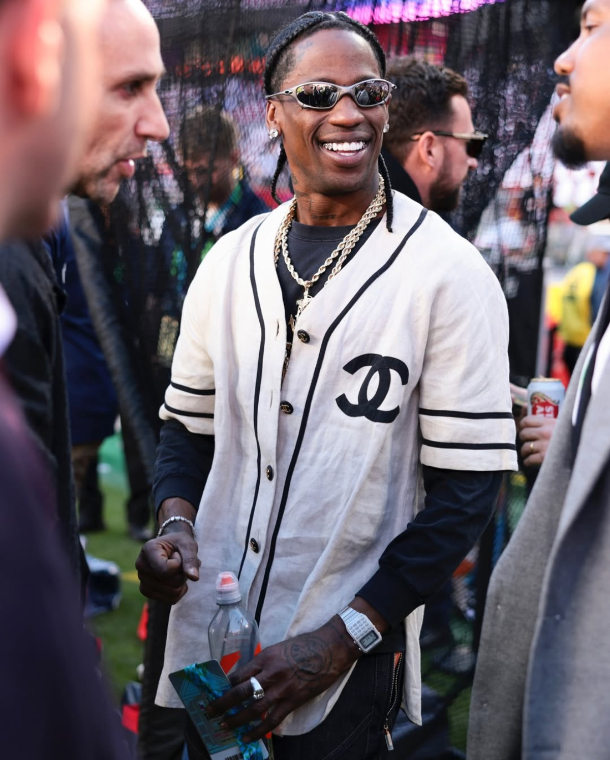 Super Bowl 2026: Τα celebrity outfits που έκλεψαν το show μέσα κι έξω από το γήπεδο