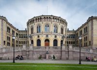 Νορβηγία: Συντριπτικό «ναι» στη μοναρχία από το Κοινοβούλιο παρά σκάνδαλα και φθορά εμπιστοσύνης