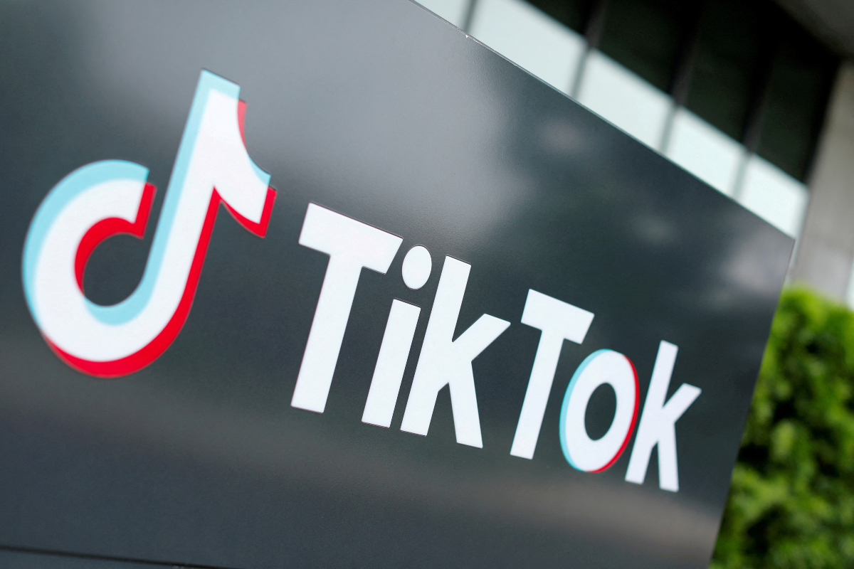 TikTok Shop: Πώς η πλατφόρμα-βίντεο γίνεται μηχανή αγορών και «τυπώνει» έσοδα