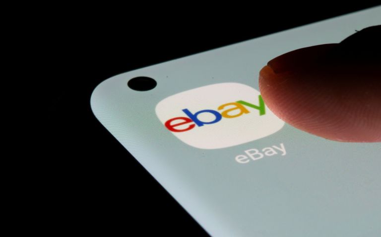 eBay: Κόβει 6% των θέσεων εργασίας και «πατάει γκάζι» στην τεχνητή νοημοσύνη