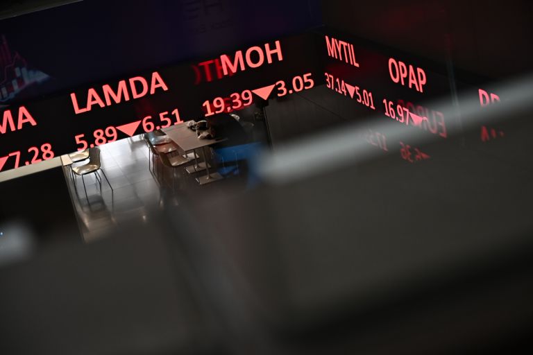 Χρηματιστήριο Αθηνών: Βίαιη διόρθωση -2,8%, «έσπασαν» οι 2.300 και γύρισε το κλίμα