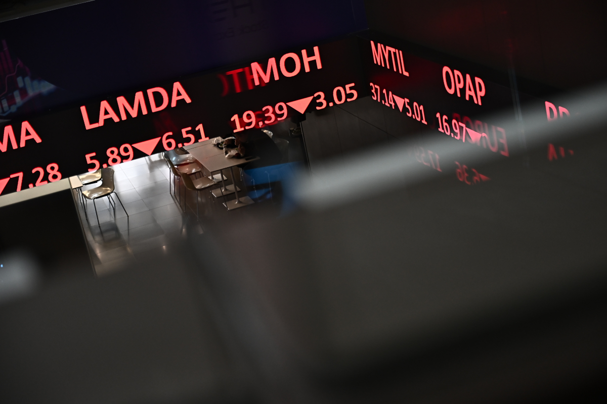 Χρηματιστήριο Αθηνών: Βίαιη διόρθωση -2,8%, «έσπασαν» οι 2.300 και γύρισε το κλίμα