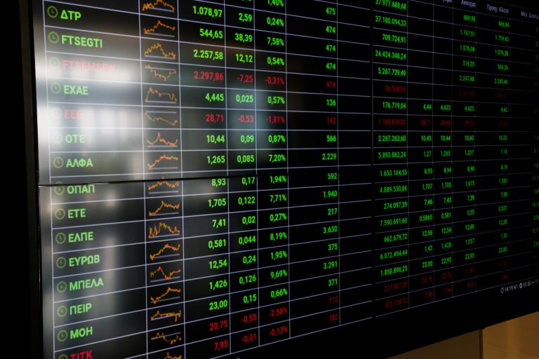 Άλμα στα ευρωπαϊκά χρηματιστήρια με αιχμή τις μεταλλευτικές μετοχές και στροφή στο ρίσκο