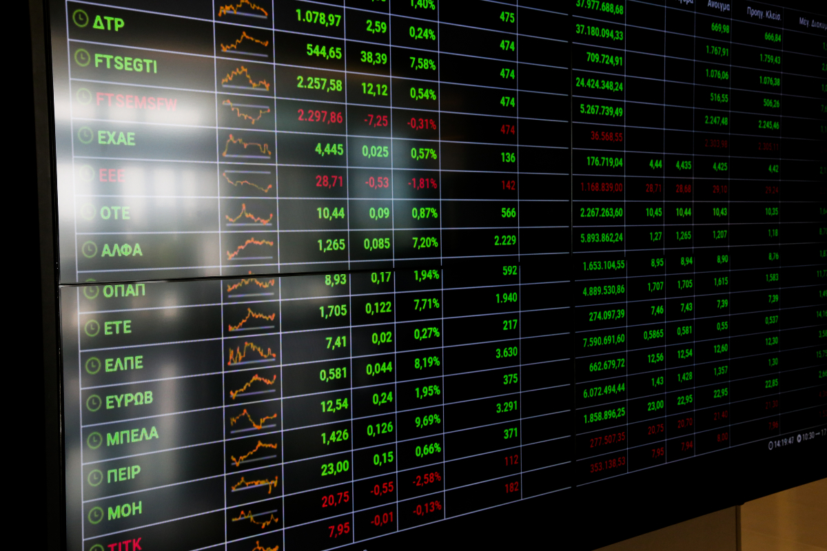 Άλμα στα ευρωπαϊκά χρηματιστήρια με αιχμή τις μεταλλευτικές μετοχές και στροφή στο ρίσκο