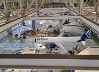 Στα άδυτα της τεχνικής βάσης και του κέντρου εκπαίδευσης πληρωμάτων της AEGEAN