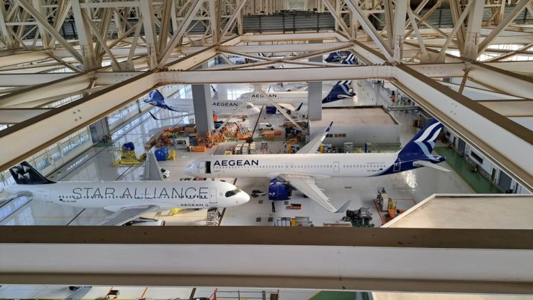 Στα άδυτα της τεχνικής βάσης και του κέντρου εκπαίδευσης πληρωμάτων της AEGEAN