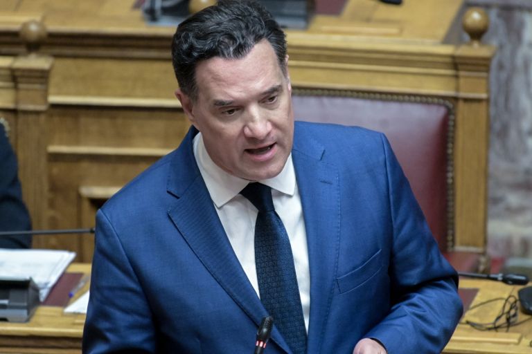 «Χωρίς τα ΜΑΤ θα με είχαν σκοτώσει» – Ο Άδωνις απαντά από τη Νίκαια με αριθμούς και έργα