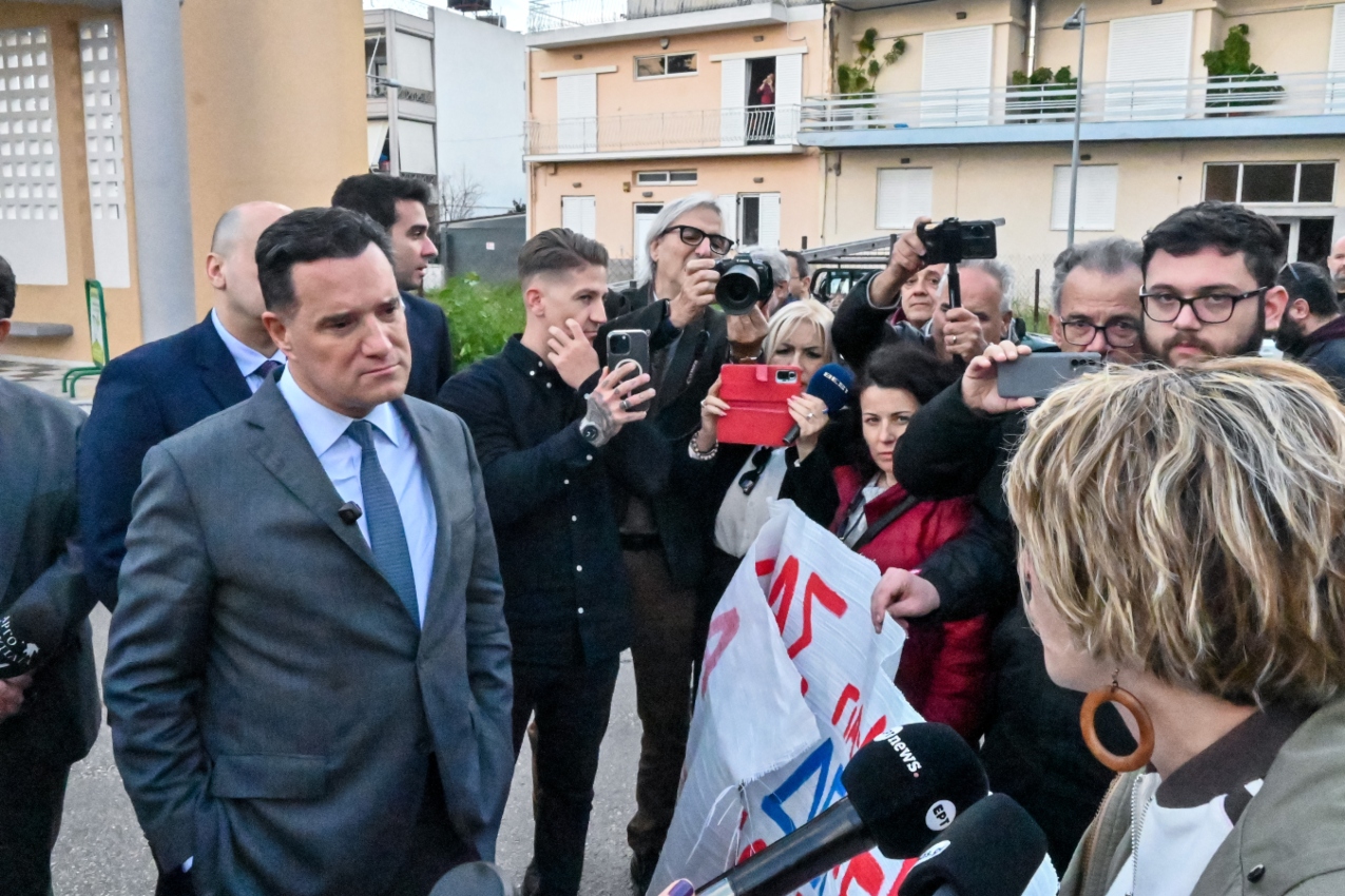 Γεωργιάδης στο Άργος: Διαμαρτυρίες ΚΚΕ για φρεγάτα και εγκαινίαση ορθοπεδικής κλινικής