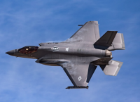 Πάνω από 150 αμερικανικά αεροσκάφη στην Ευρώπη για το Ιράν – Ετοιμοπόλεμα μαχητικά στη Σούδα