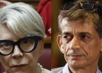 “Πυρά” Καρανίκα κατά Ακρίτα μετά την ανάρτηση για Γεωργιάδη: “Έπρεπε να την έχει αποβάλει ο Φάμελλος