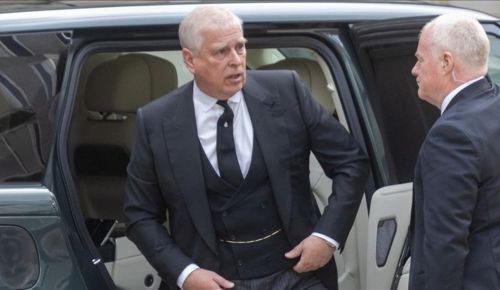 Αφέθηκε ελεύθερος ο πρίγκιπας Άντριου-Καμία πληροφορία από την αστυνομία για το τι θα ακολουθήσει